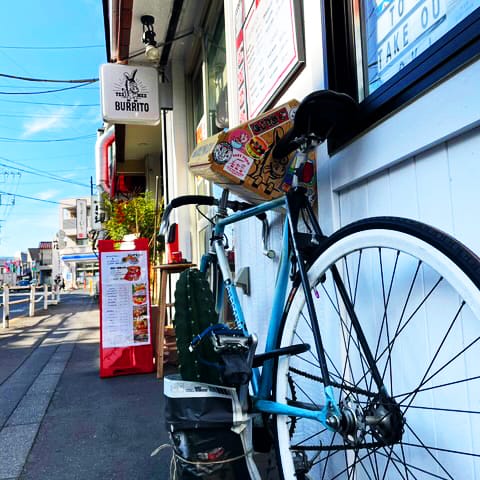 ロバブリトーのお店の外観